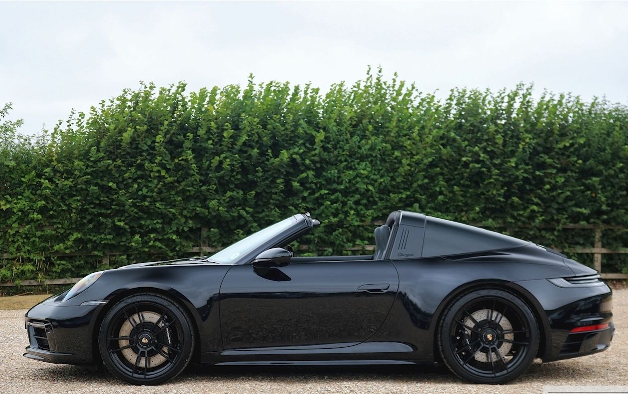 Porsche 911 Targa 4 GTS in black